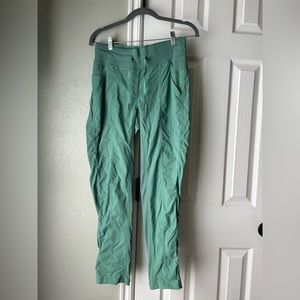 Lululemon joggers size 6